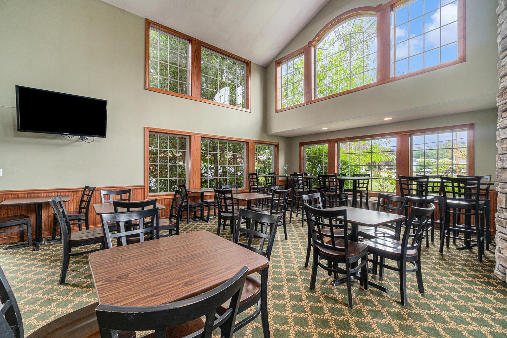 Howard Johnson By Wyndham Traverse City Buitenkant foto