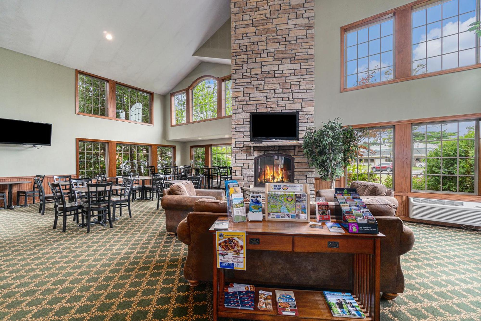 Howard Johnson By Wyndham Traverse City Buitenkant foto