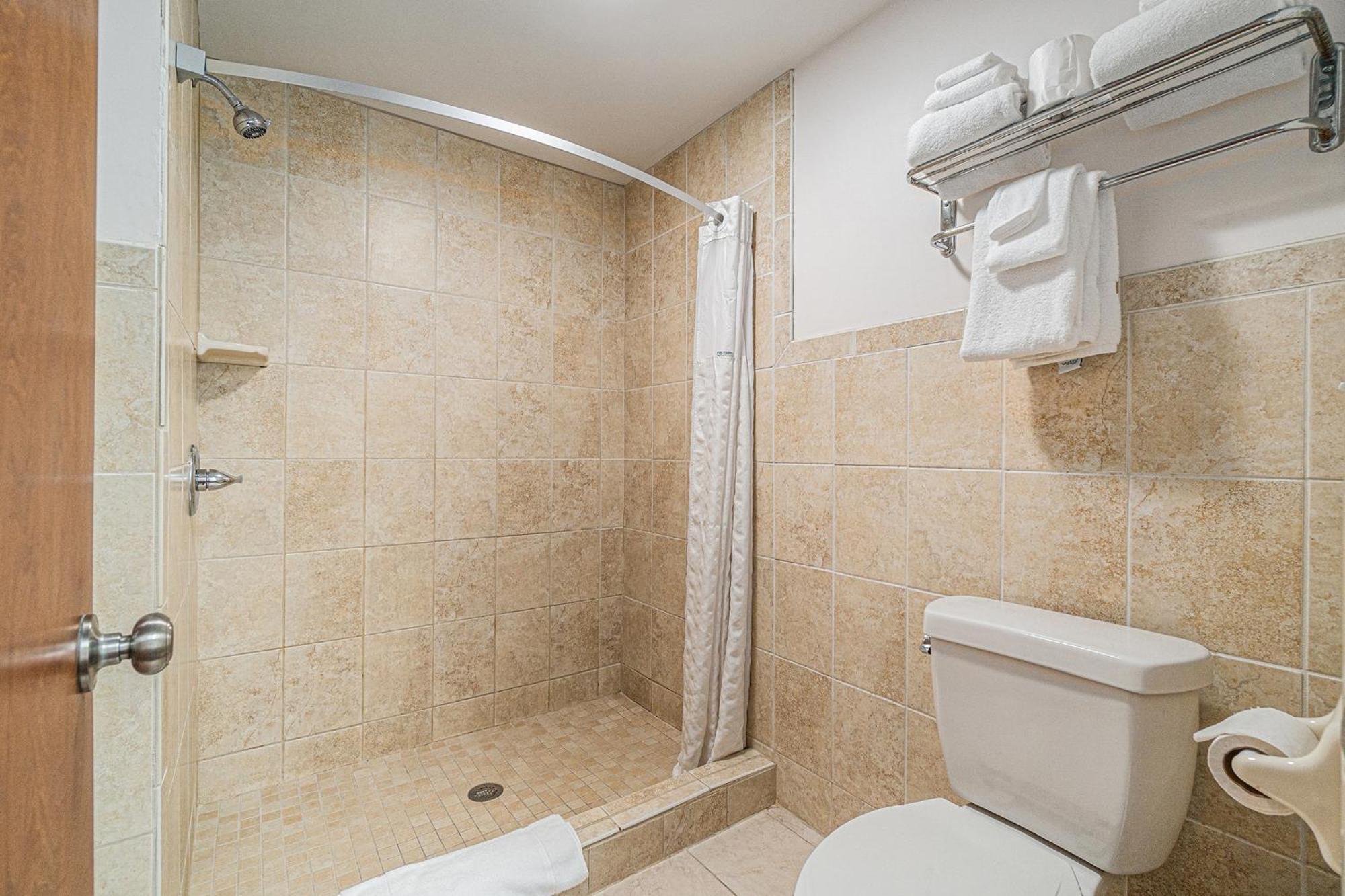 Howard Johnson By Wyndham Traverse City Buitenkant foto