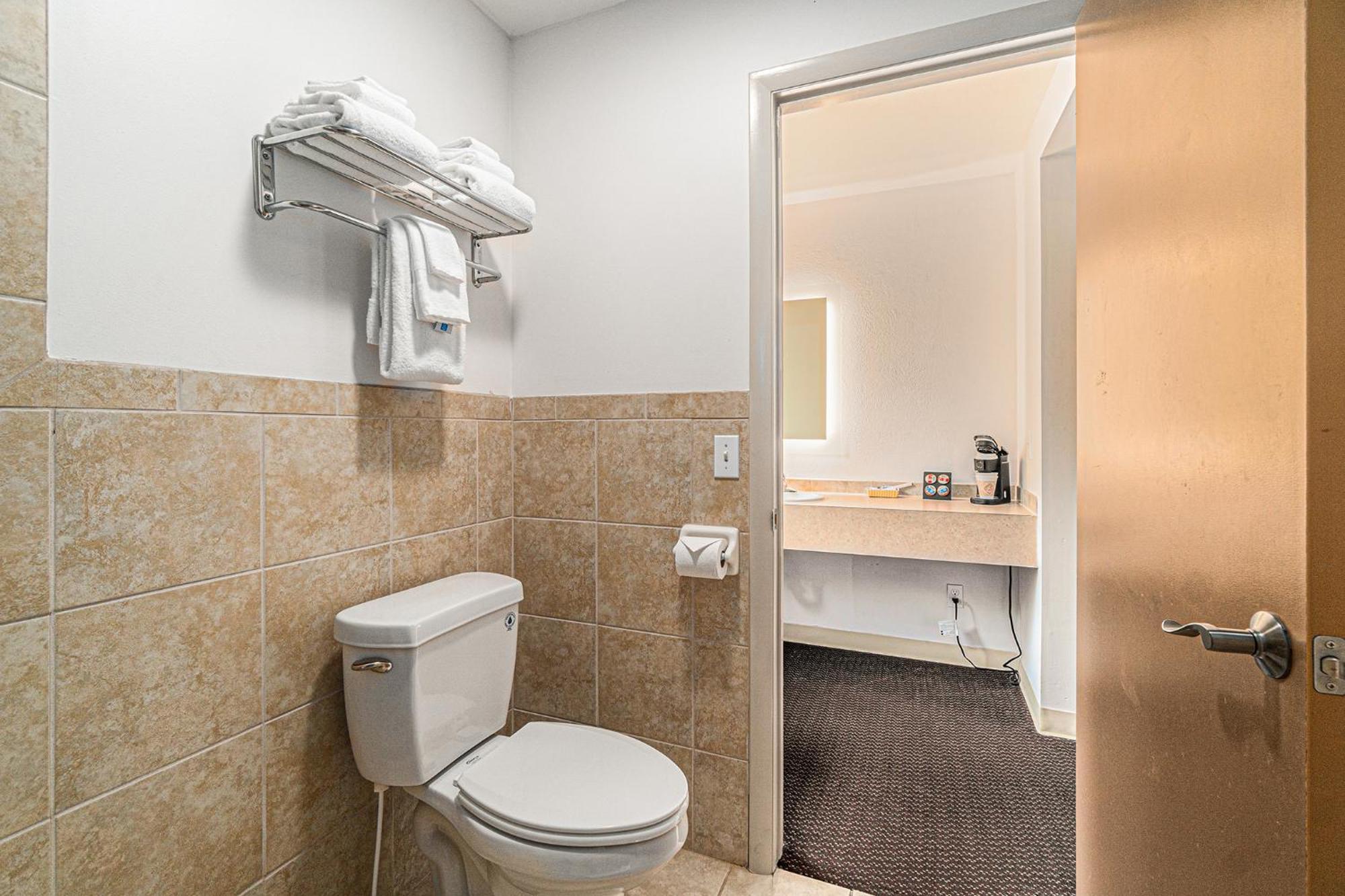 Howard Johnson By Wyndham Traverse City Buitenkant foto